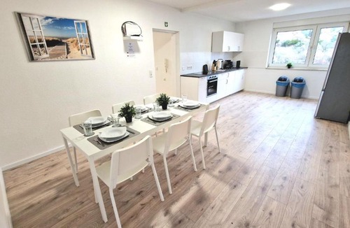 Hagen-Hohenlimburg Apartment | Modern 3-Room Apartment with Balcony & Free Parking & Free Wi-Fi in Hagen - HA03