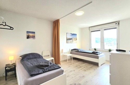 Hagen-Hohenlimburg Apartment | Modern 3-Room Apartment with Balcony & Free Parking & Free Wi-Fi in Hagen - HA03