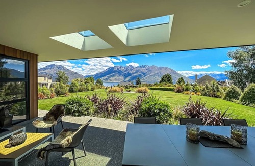 Kawarau Falls House | Modern 4 Bed 4 Bath home with spa and outdoor fireplace
