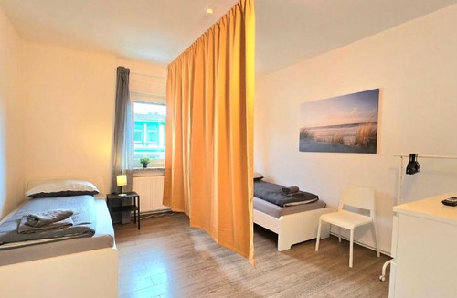 Iserlohn Apartment | Modern 4-Room Apartment with Balcony & Free Parking & Free Wi-Fi - KA02