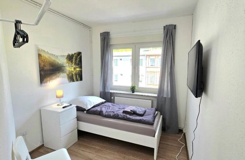 Iserlohn Apartment | Modern 4-Room Apartment with Balcony & Free Parking & Free Wi-Fi - KA02