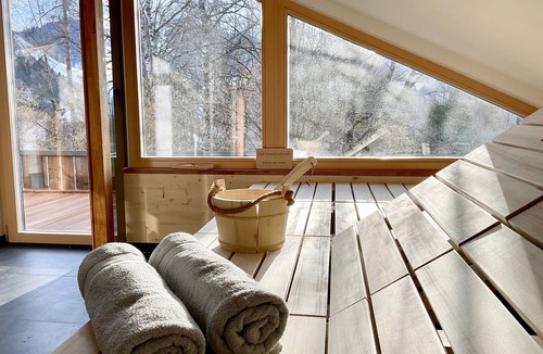 Garmisch-Partenkirchen Apartment | Modern apartment #1 with private sauna and bathtub