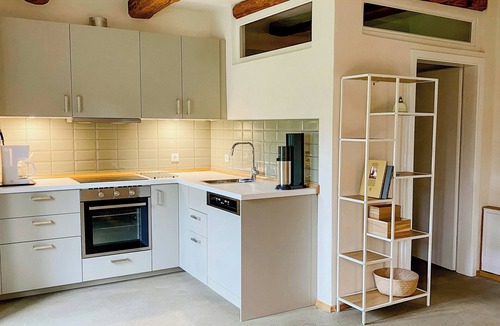 Vellahn Apartment | Modern ambiance and a natural swimming pool