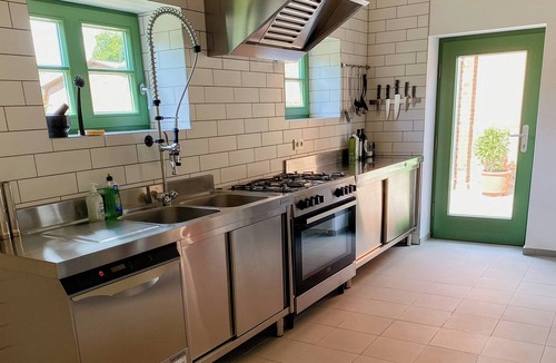 Vellahn Apartment | Modern ambiance and a natural swimming pool