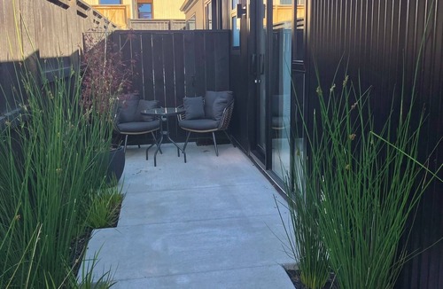 Kawarau Falls Apartment | Modern and Peaceful Studio Room + Ensuite Bathroom under Mountains!