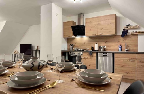 Stephansposching Apartment | Modern apartment with kitchen & parking