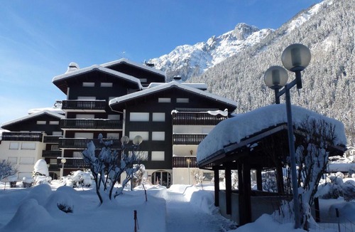 Chamonix City Centre Apartment | Modern Apartment in Chamonix Mont Blanc with Large Terrace