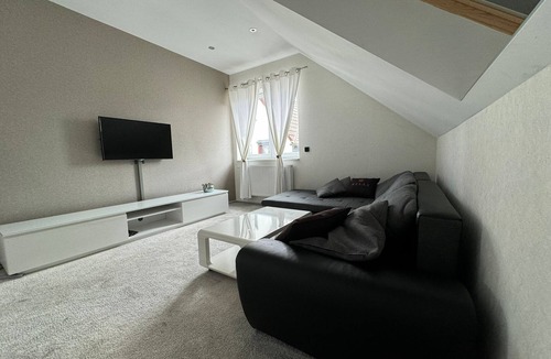 Rieneck Apartment | Modern apartment close to the forest and city