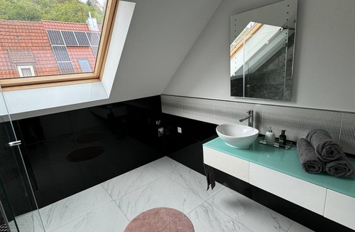 Rieneck Apartment | Modern apartment close to the forest and city