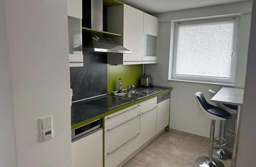 Rangierbahnhof-Siedlung Apartment | Modern Apartment Near the Exhibition Center