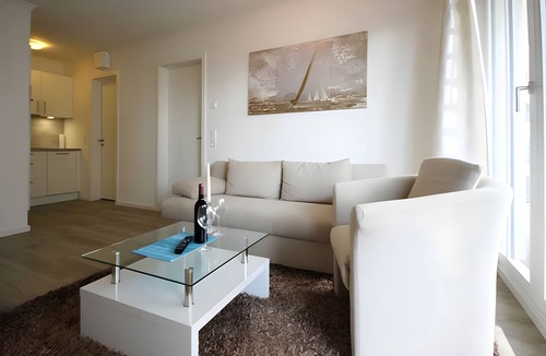 Boergerende-Rethwisch Apartment | Modern Apartment Villa Strandvogt WE 08 with Balcony and Parking near the Beach