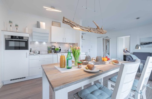 Boergerende-Rethwisch Apartment | Modern apartment with sea view and balcony in Haus Seegras, Börgerende