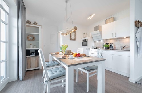 Boergerende-Rethwisch Apartment | Modern apartment with sea view and balcony in Haus Seegras, Börgerende