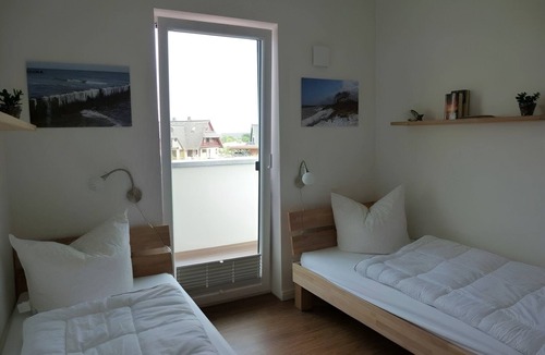 Boergerende-Rethwisch Apartment | Modern apartment with balcony, restricted sea view and parking in Börgerende