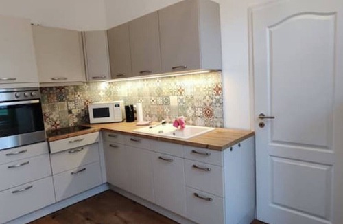 Schwerin Apartment | Modern apartment with fireplace, e-charging station and free parking space