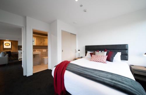 Arthur's Point Apartment | Modern Apartment with Mountain Views-free parking
