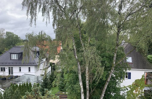 Munchen District House | Modern Apt sleeps 5, direct train to Oktberfest!