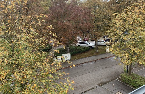 Munchen District House | Modern Apt sleeps 5, direct train to Oktberfest!