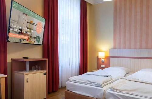 Zentrum Hotel | Modern Bonn Stay | Double Room | Pets Allowed | Museum Mile – 1.9 miles
