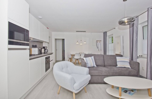Gross Zicker Apartment | Modern vacation apartment with private terrace - Haus Inselwind FeWo MEERzauber
