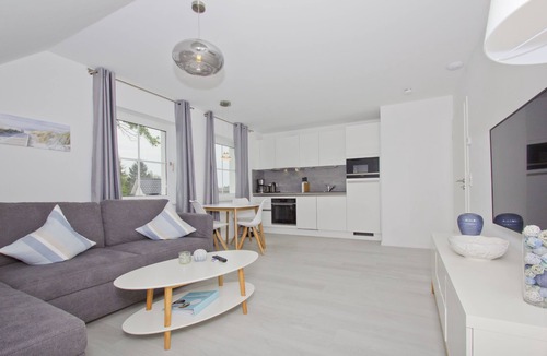 Gross Zicker Apartment | Modern vacation apartment with garden - Haus Inselwind FeWo MEERbucht