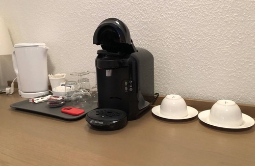 Muennerstadt Apartment | Modern double room in a quiet location with golf course view