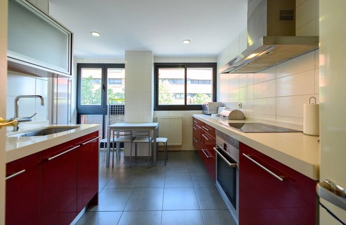 Legazpi Apartment | Modern Family Apartment with Terrace and Pool in Madrid Tempory