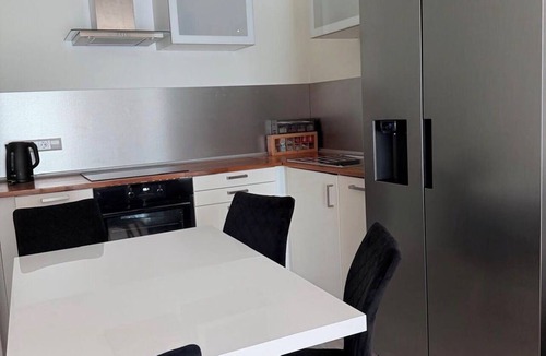 Dodesheide Apartment | Modern, fully furnished new-construction apartment with a terrace in a quiet location