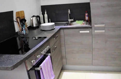 Hassloch Apartment | Modern furnished apartment with comfortable seating