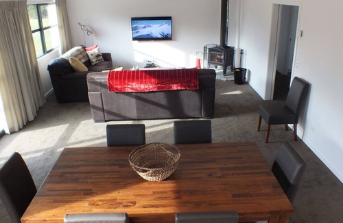 Glenorchy House | Modern Gem with mountain views
