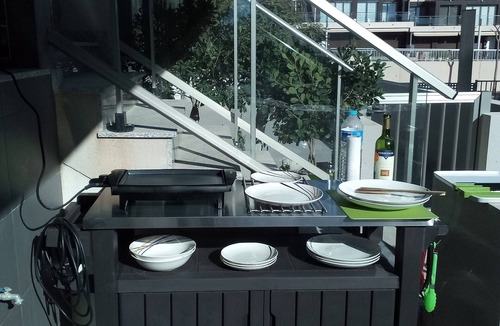 Torre de la Horadada Apartment | Modern ground floor flat within walking distance to the sea. Parking behind high gate!
