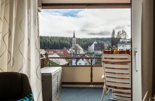 Schoenwald Apartment | Modern Holiday Apartment “Urs” with Mountain View, Balcony, Sauna & Pool