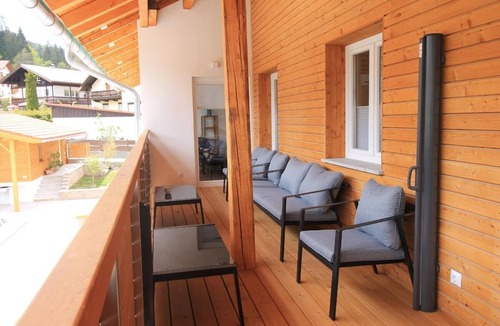 Regenhutte Apartment | Modern, open-plan loft with south-facing balcony