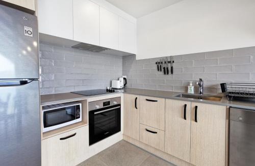 Fernhill Apartment | Modern, Plush & Picturesque - Brand New Townhouse