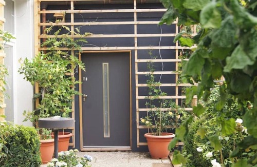 Cortendorf Apartment | Modern studio apartment close to the town, forest and Veste Coburg