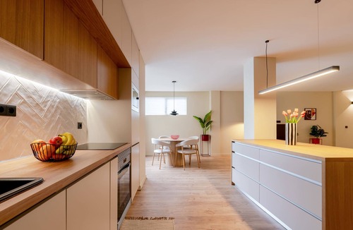 Vilarinha Apartment | Modern Studio, Open Plan Elegance by HostWise