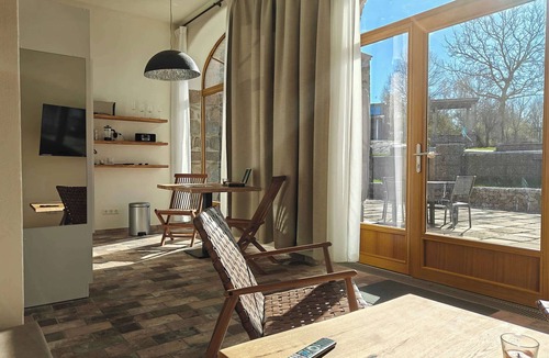 Buhlau Apartment | Modern studio with sun terrace and barrel sauna