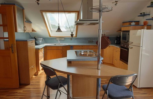 Mainleus Apartment | Modern top-floor apartment in the idyllic suburb of Mainleus