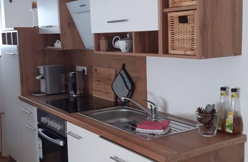 Zueschen Apartment | Modern vacation apartment with walk-in shower in the town center