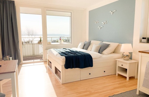 Eckernfoerde Apartment | Modern vacation accommodation with sea view in Eckernförde