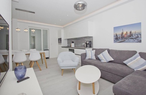 Gross Zicker Apartment | Modern vacation apartment with private terrace - Haus Inselwind FeWo MEERsalz - House