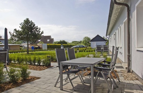 Gross Zicker Apartment | Modern vacation apartment with private terrace - Haus Inselwind FeWo MEERsalz - House
