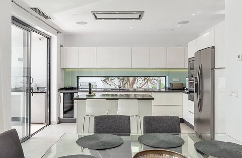 Mijas Villa | Modern Villa Lynx with Sauna, Heated Infinity Pool, and Garden