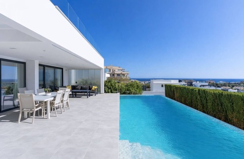 Mijas Villa | Modern Villa Lynx with Sauna, Heated Infinity Pool, and Garden