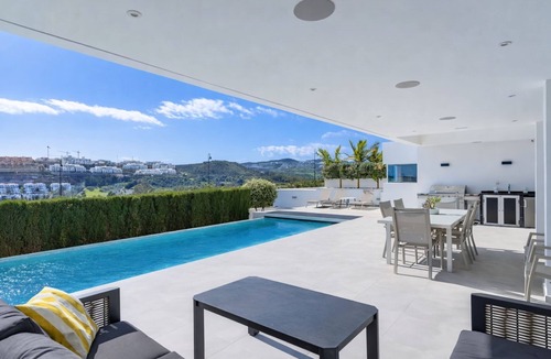 Mijas Villa | Modern Villa Lynx with Sauna, Heated Infinity Pool, and Garden