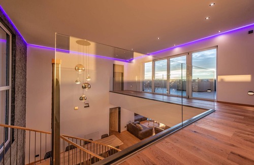 Waldkirchen House | Modern villa with whirlpool and home theater