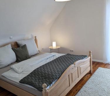Reichenberg Apartment | Moderne 70qm OG Wohnung nahe Würzburg, DAA, A3, A7, A81 in Fuchsstadt