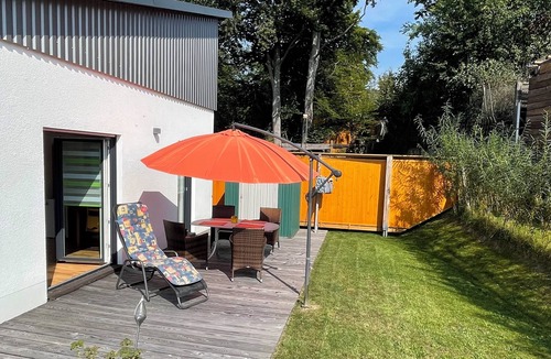 Regenstauf Apartment | Moderne Ferienwohnung Ruhige Lage mit Sonnenterrasse in Flussnähe im Regental