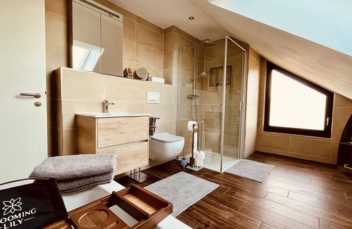 Stammbach Apartment | Moderne Ferienwohnung mit Küche und Garten