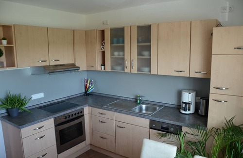 Volkach Apartment | Moderne Ferienwohnung mit Wohn-esszimmer und Großem Led-fernseher